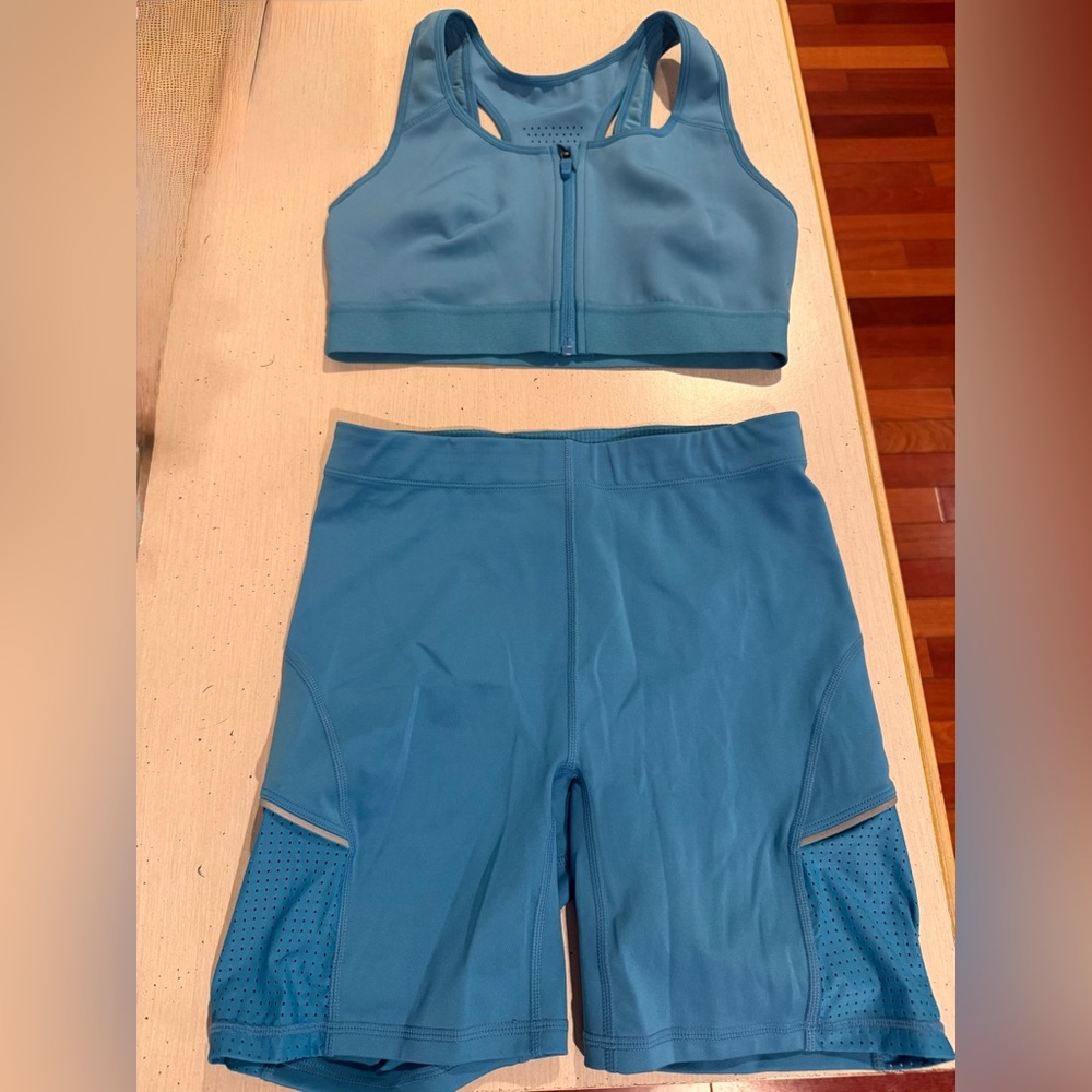 NWT Fabletics Teal High Impact Sports Bra and Bike shorts set with white Tee